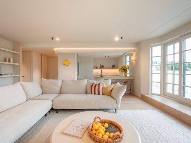Uiterst kwalitatief gerenoveerd appartement in domein Ten.