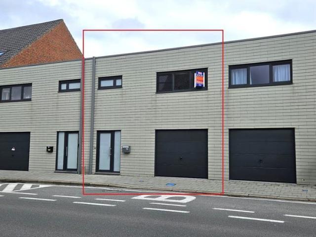 Uiterst ruime woning met 3 grote slk, garage en tuintje in