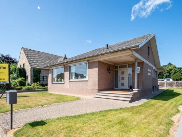 Uitstekend onderhouden vrijstaande bungalow woning op 6a 47