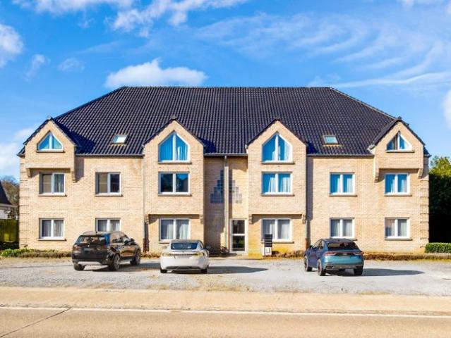 Uitstekend gelegen BETAALBAAR appartement te Lummen MET GAR