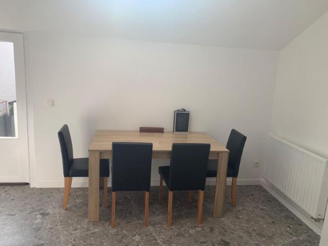Uitstekend gelegen smaakvol ingerichte stadswoning met 2 slaapkamers en zonnig terras!