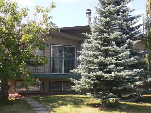 UofC, Hospitals, Market Mall location! Main Floor Suite!