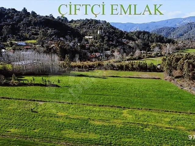 Ula Elmalı'da Resmi Yolu Olan Merkezi Konumda Tarla