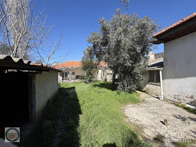 Ulada Satılık içinde evi arsa