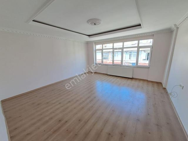 Ülgen İnşaattan Sultangazi Esentepe Mahallesinde 2+1 120m Kiralık 4.kat