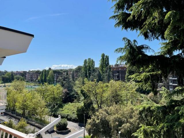 Panoramico ultimo piano nel cuore verde di Nuovo Salario