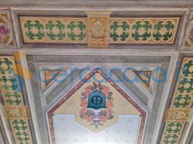 Ultimo piano, appartamento in casa d'epoca, centralissimo, vicino mare