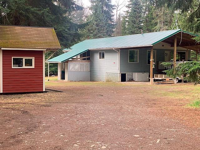 Ultimate 5.7 Acre Hobby Farm & Multi family Estate