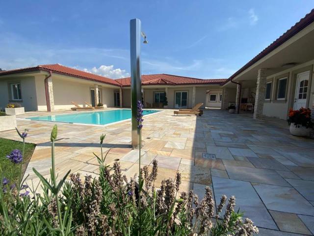 Ultimativer Luxus im Mediterranen Stil: Sensationeller Bungalow mit Pool in Exklusiver Ausstattung und Top Ruhelage, hier erfüllt sich Jeder Wohntraum