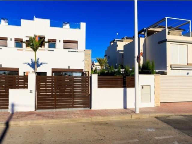 ÚLTIMAS VIVIENDAS! VIVIENDAS ADOSADAS, 3 DORMITORIOS, 2 BAÑOS, PISCINA Y JACUZZI
