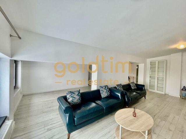 ULTIMUL ETAJ/LIFT DIRECT/SUPRAFATA GENEROASA/ Trasnformat din 4 camere