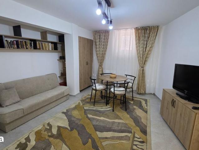 Ultra central garsoniera la curte renovata Piata Unirii
