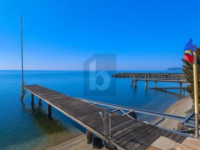 Ultra exklusiv mit privatem strand und steganlage