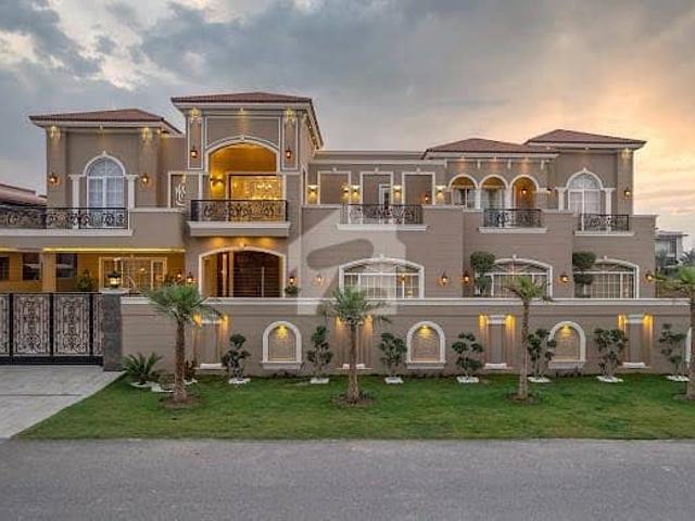 Ultra Luxury 2 Kanal 100x90 Fully Furnished Designer Mansion for Sale