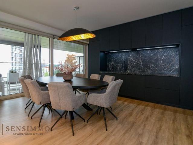 Ultra luxe 3 slaapkamerappartement met terras en parking in