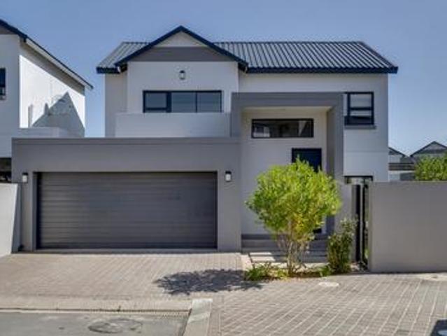 ultra modern 3 bedroom home with bac.