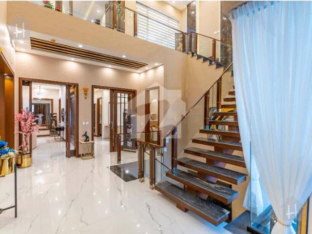 Ultra modern 1 kanal brand new house for sale