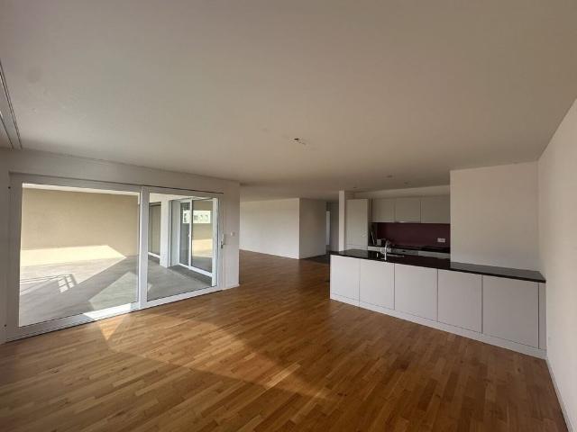 Ultra modern 4.5 ZW of 121m² on the 1st floor with lift