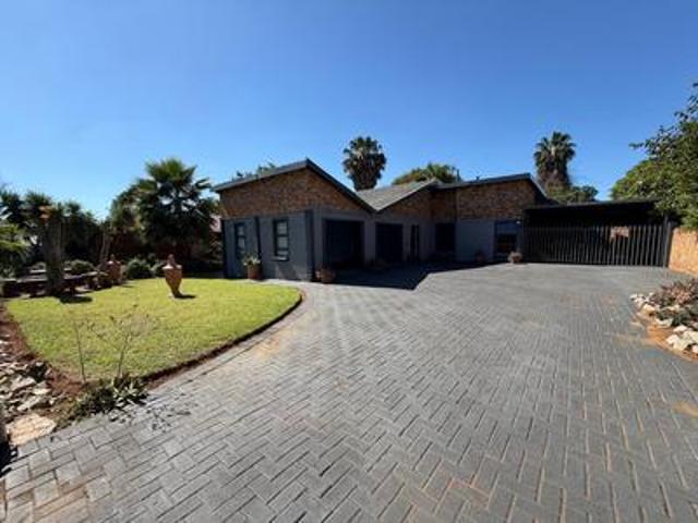 ultra modern 4 bedroom family home p.