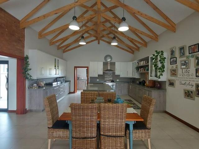 Ultra Modern Family Oasis Awaits