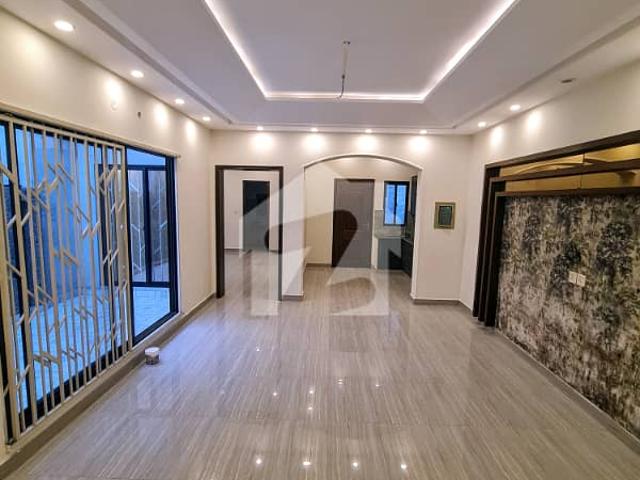 Ultra Modern House 6.75 Marla New House For Sale