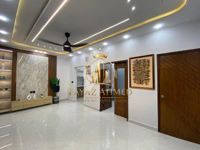 Ultra renovated apartment dha ph5