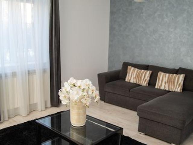 Ultracentral apartament 2 camere decomandat de inchiriat termen lung