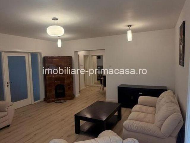 Ultracentral Zona Hollosi Casa tip duplex de inchiriat!