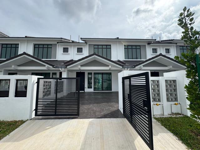 Ulu tiram Taman Bukit Tiram Double storey house for sale Cheap