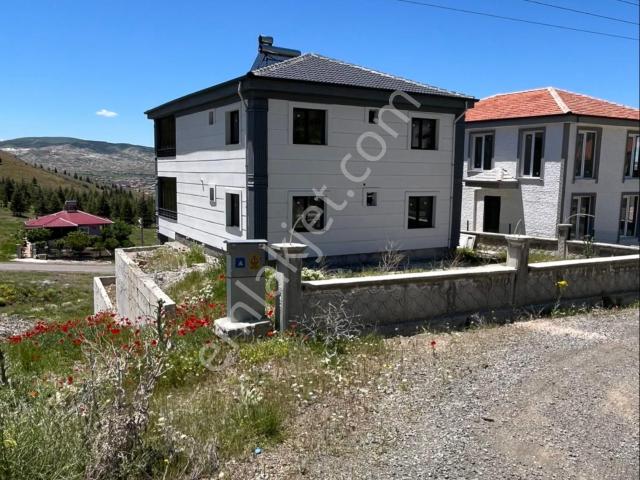 Ulukışla Alpağut Satılık İki Daire Ev