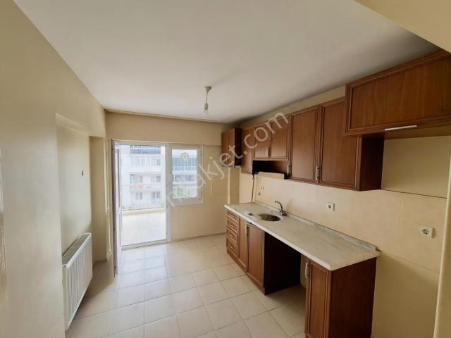 Ulukent 9 Eylül'de Kiralık 3+1 Cadde Üstü Daire