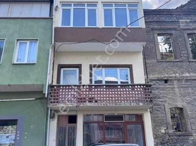 Ulupınar Mevki 3 Katlı 1+1 Şeklinde Cadde Üstü Ev