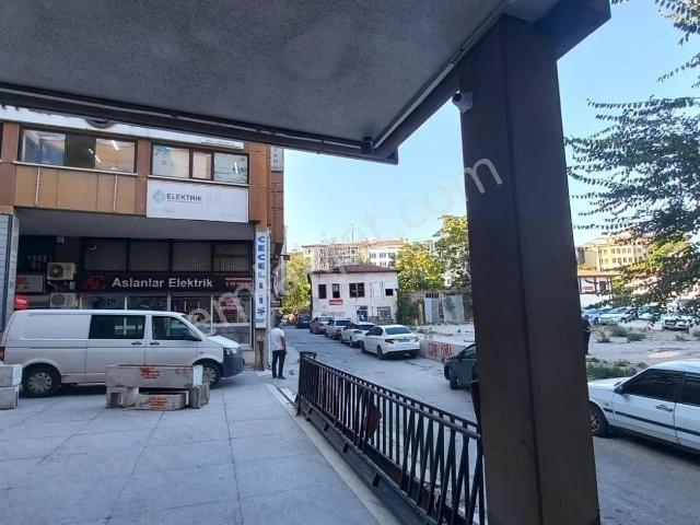 Ulus Ceceli İş Merkezinde Satılık Dükkan