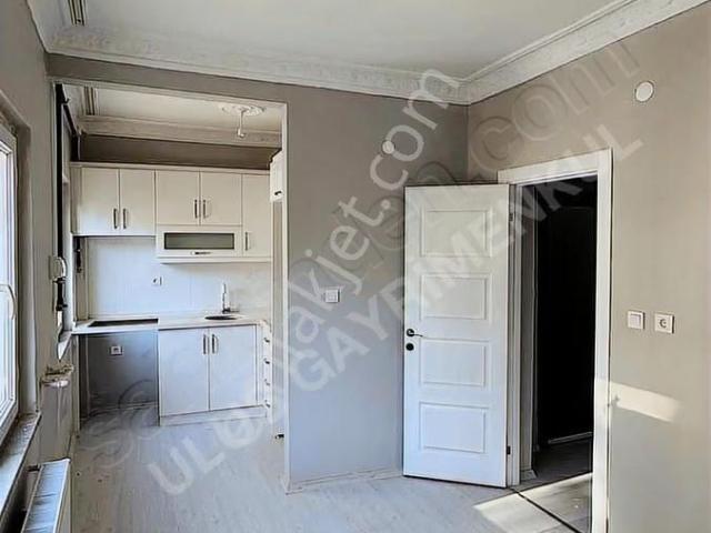 Ulus'tan Cerrahpaşa'da 1. Kat 1+1 50m2 İçi Sıfır Yapılı Daire