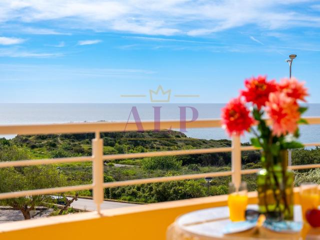 Um Espaçoso Apartamento T3 com Magníficas Vistas Mar na Luz 116m² Praia da Luz