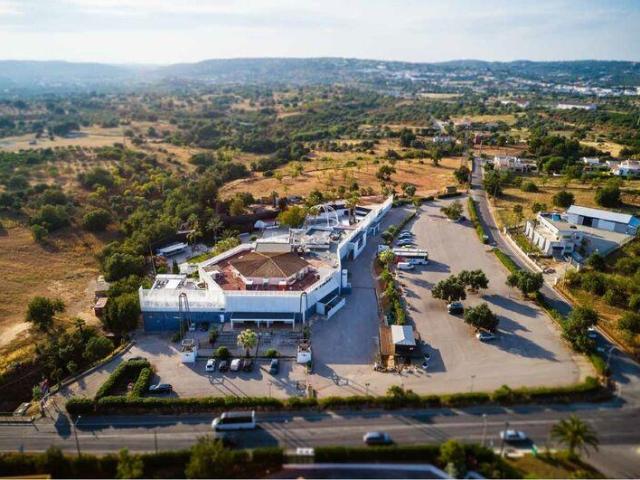 Um Império de Diversão no Algarve Imagine um espaço que puls. m² Quarteira