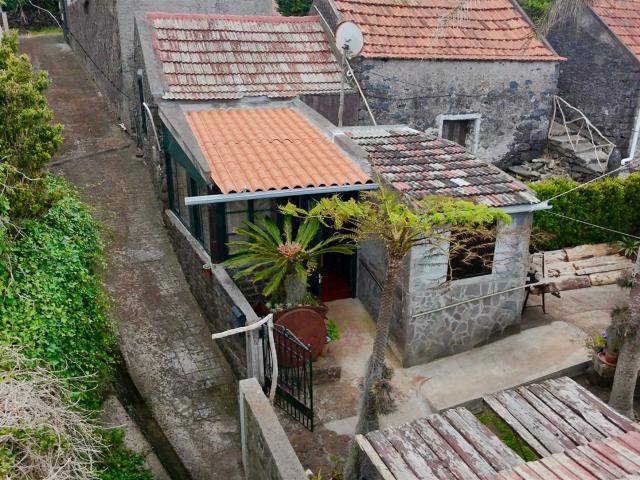 Um Refúgio em Santa: Onde a Costa Selvagem da Madeira Se Enc. 39m² Porto Moniz