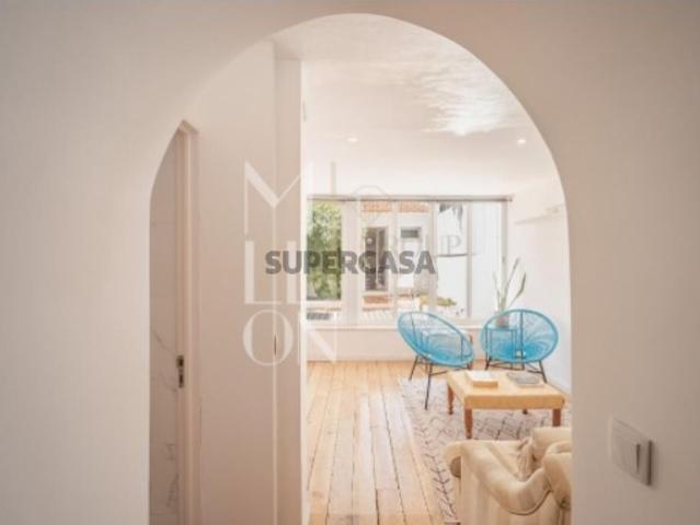UM REFÚGIO ÚNICO NO CORAÇÃO DA GRAÇA, COM UM TERRAÇO SURPREENDENTE