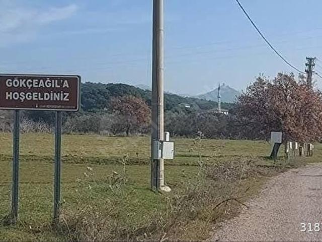 ÜMMETOĞLU'NDAN DİKİLİ GÖKÇEAĞIL MAHALLESİNDE KÖY MERKEZİNDE 80 m KGİR DAMLI