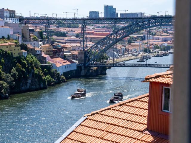 Uma Joia Contemporânea Sobre o Douro T1 com vistas deslumbrantes