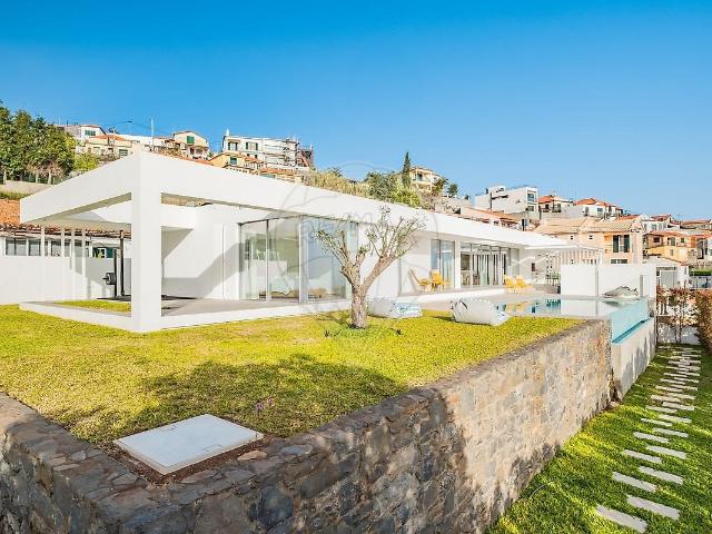 Uma Moradia Térrea de Luxo com Vista Deslumbrante sobre o Fu. 223m² São Roque Funchal