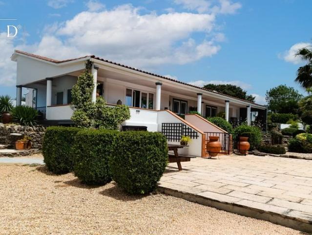 Uma propriedade rara à beira do lago, no coração do Alentejo. 676m² Ourique