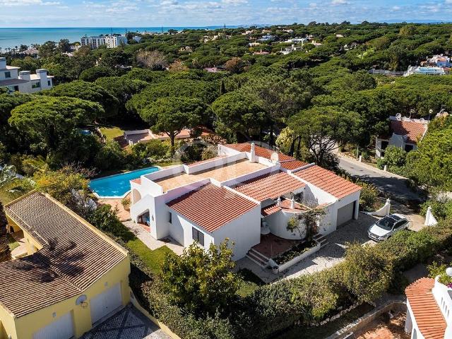 Uma villa com vista para o mar em Vale do Lobo com licença d. 302m² Almancil