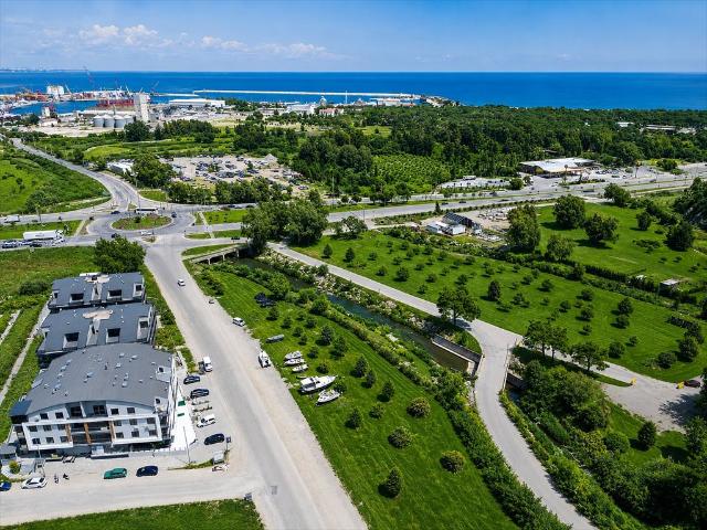 Umeblowany apartament z widokiem na góry i plażę