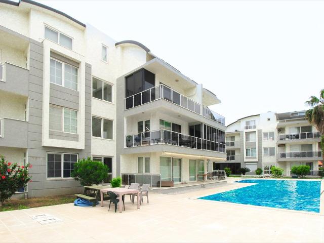 Umeblowany dwupoziomowy apartament z basenem w Belek