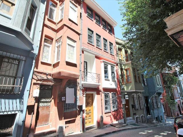 Umeblowany dom 340 m² z tarasem w Balat, Stambuł