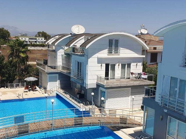 Umeblowana willa bliźniacza 160 m² blisko plaży i golfu