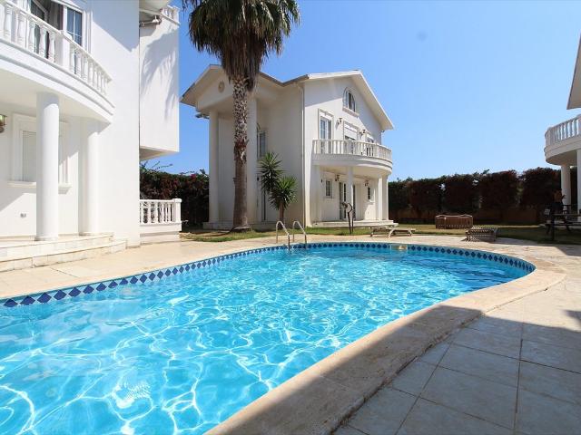 Umeblowana willa 230 m² z basenem blisko plaży w Belek