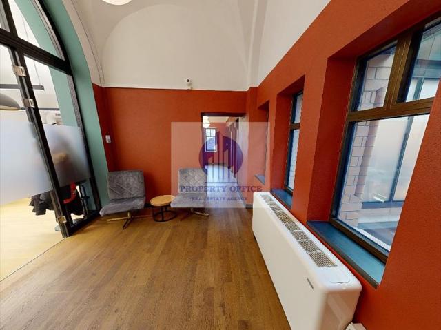Umeblowane biuro 12,9 m² w Śródmieściu polecam