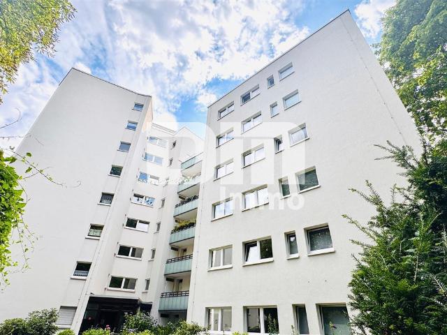 Umfangreich sanierte 4 Zimmerwohnung im EG mit Balkon in hervorragender Wohnlage